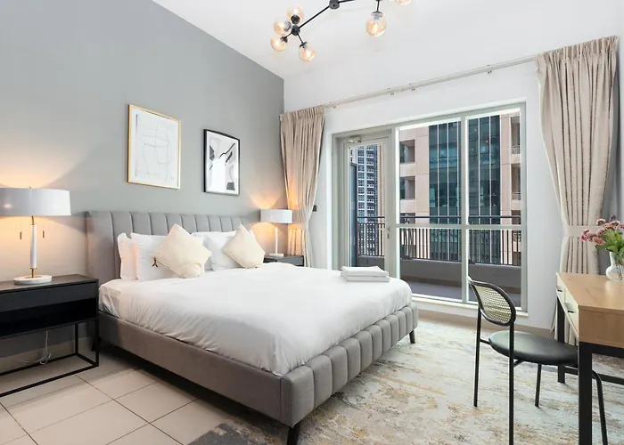 White Sage - Fountain View Stylish Apt With Spacious Terrace